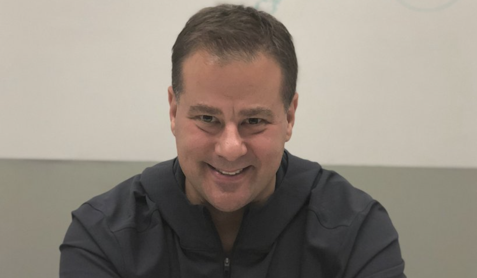 费郊“迷你版吸金恶霸麦道夫”因涉嫌数百万美元诈骗案被起诉并被捕,将面临最高532年的监禁